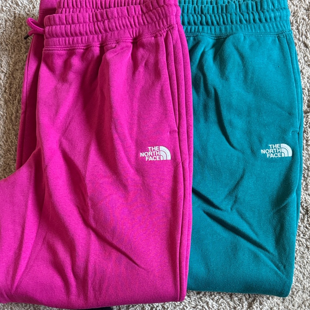 The North Face Women’s Vibrant Pink and Teal Sweats